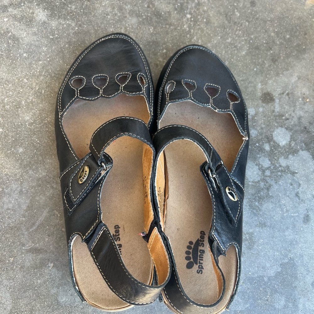 Spring Step Women's Black Leather Sandals - Picture 1 of 8